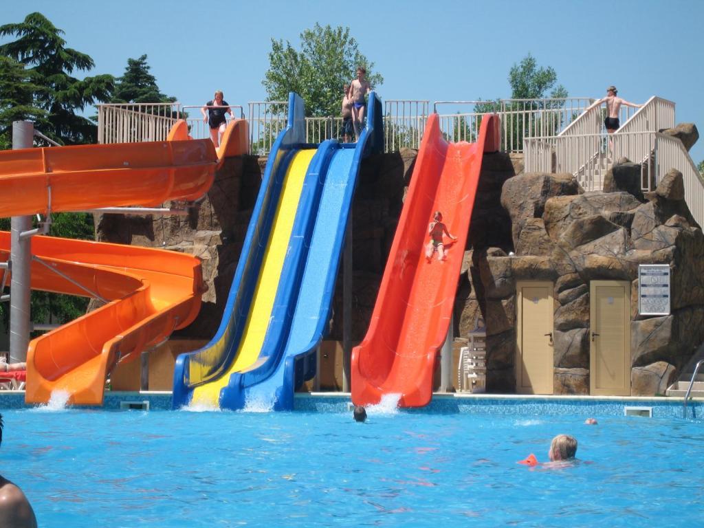Hotel Iskar & Aquapark Napospart Kültér fotó